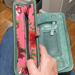 🍭Latico Leather Fold Out Wallet